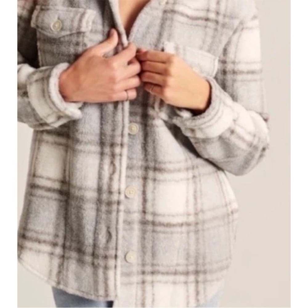 Abercrombie Plaid Button-Front Shacket in Light Gray